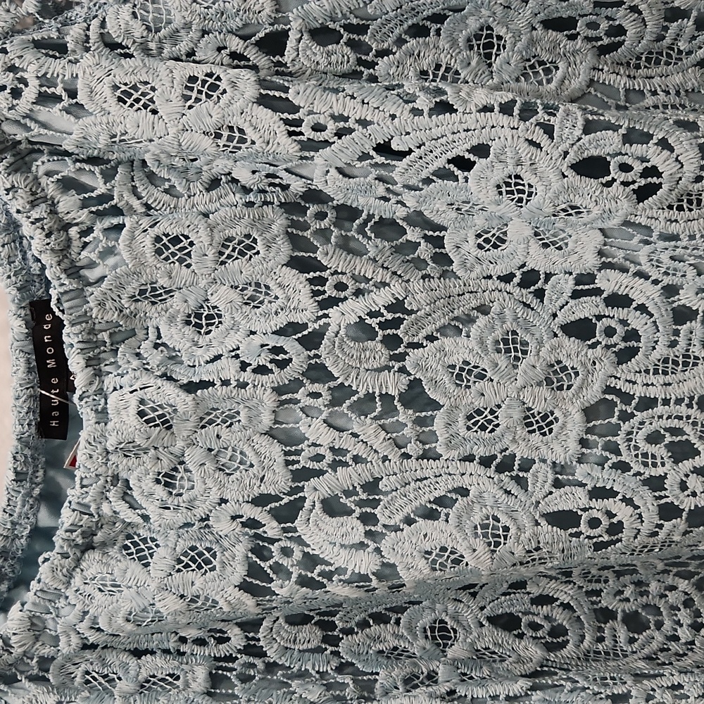 Pretty Aqua all lace blouse with lining everywhere but sleeves. - Picture 4 of 4